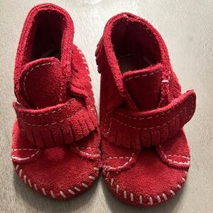 Minnetonka Baby Moccasins – Size 1 – Red Suede Soft Sole